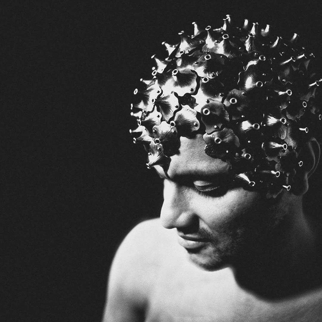 Vilkanhætte Arbejdsfokus: Udforskning af form samt research af middelalderen, eventyr og eventyrlige historier. Udvalg af arbejder fra soloudstillingen: Eventyrlig middelalder – et digt om før og nu.